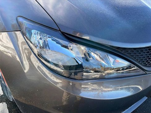 Used 2023 Chrysler Voyager LX image 28