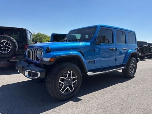Used 2025 Jeep Wrangler Unlimited Sahara AWD/4WD image 8