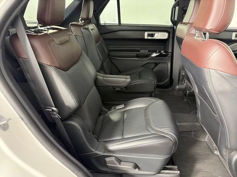 Used 2022 Ford Explorer Platinum w/ Equipment Group 601A AWD/4WD image 29