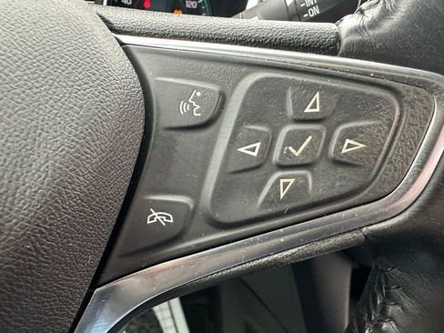 Used 2018 Chevrolet Equinox LT w/ Sun & Infotainment Package image 29