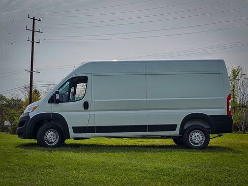 New 2026 RAM ProMaster 2500 w/ Convenience Group FWD image 7