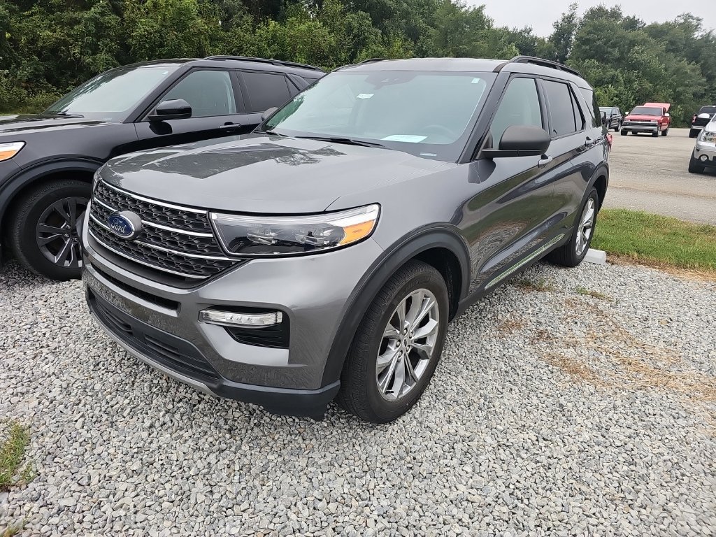 Used 2022 Ford Explorer XLT w/ Equipment Group 202A AWD/4WD image 3