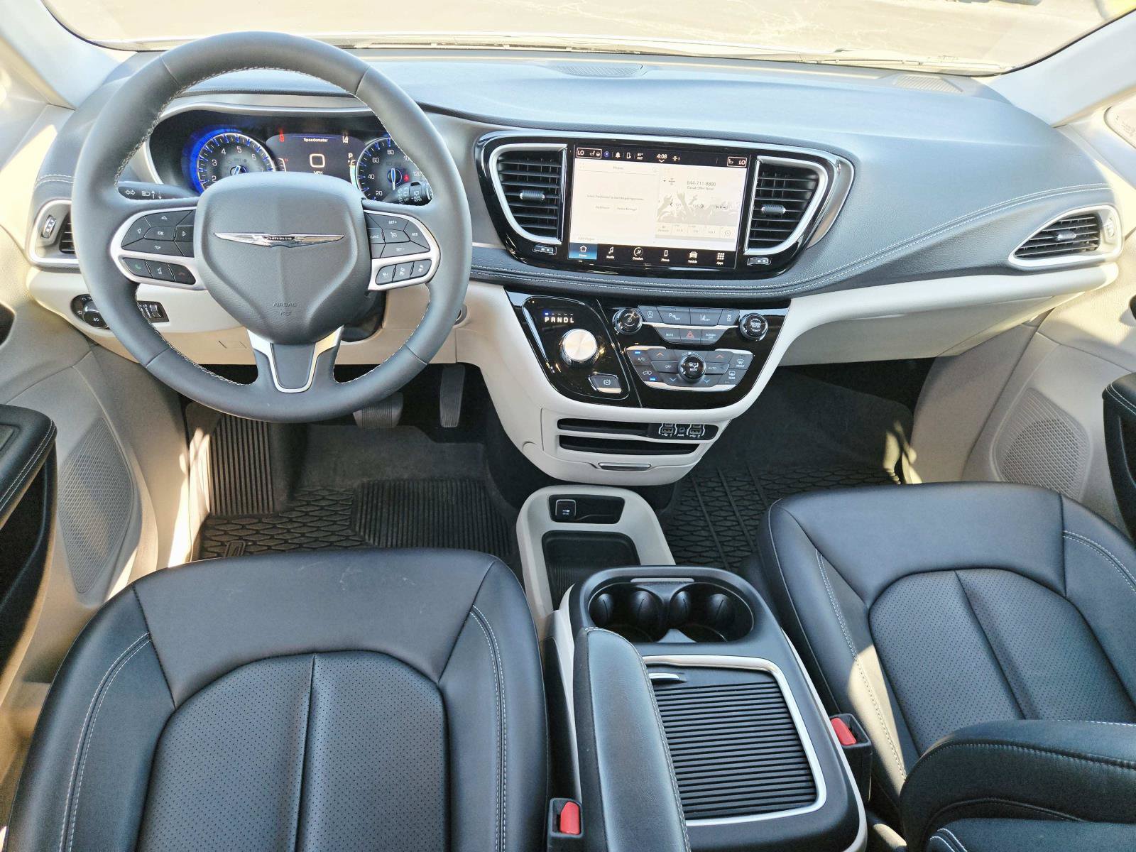 Used 2024 Chrysler Pacifica Touring-L FWD image 10