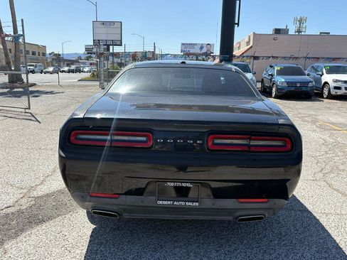 Used 2015 Dodge Challenger SXT w/ Driver Convenience Group RWD image 5