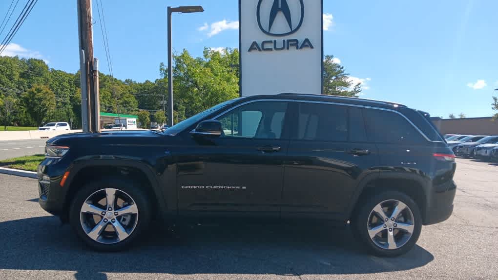 Used 2023 Jeep Grand Cherokee 4WD 4xe image 3