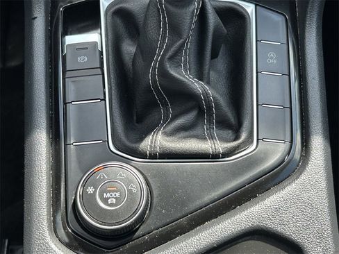 Used 2022 Volkswagen Taos SEL image 16