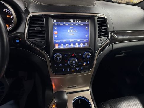 Used 2017 Jeep Grand Cherokee Overland image 19
