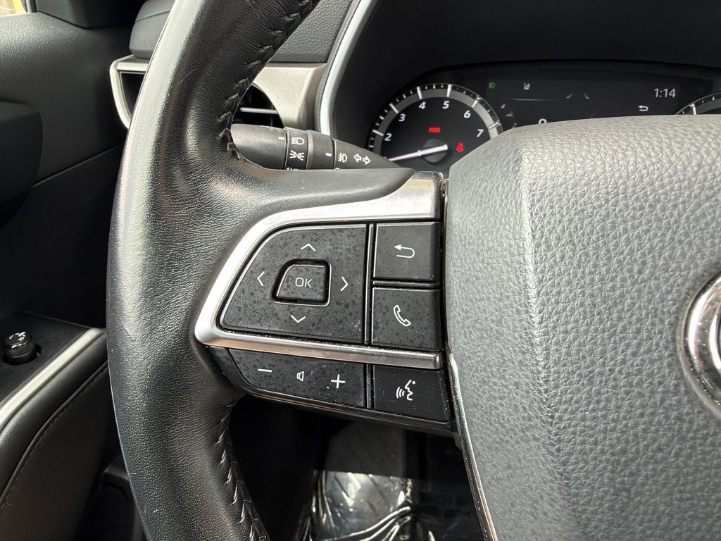 Used 2021 Toyota Highlander XLE AWD/4WD image 24