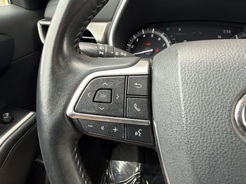 Used 2021 Toyota Highlander XLE AWD/4WD image 24