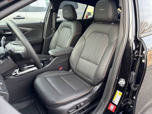 Certified 2025 Buick Envista Avenir image 16