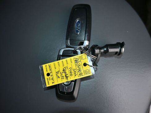 Used 2022 Ford Expedition XLT image 22