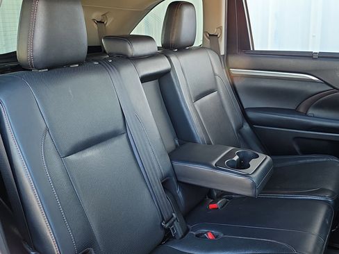 Used 2019 Toyota Highlander Limited image 33