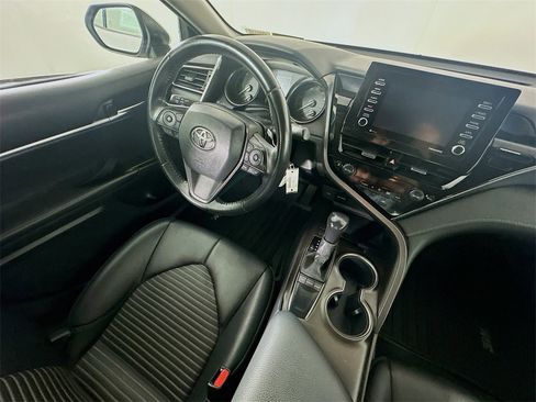 Used 2022 Toyota Camry SE image 9