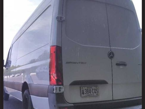 Used 2022 Mercedes-Benz Sprinter 3500 image 3