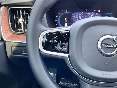 Used 2023 Volvo XC60 T8 Plus image 21