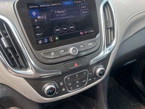 Used 2019 Chevrolet Equinox Premier image 2