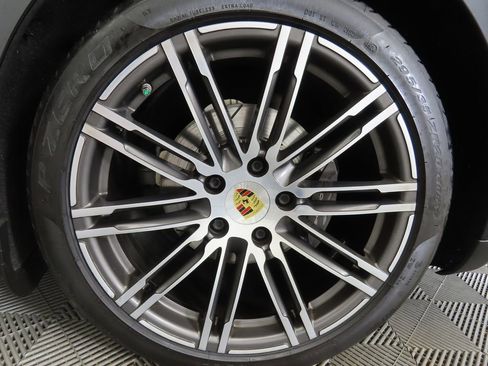 Used 2016 Porsche Panamera 4 image 31