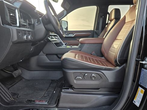 Used 2025 GMC Sierra 2500 Denali Ultimate image 11