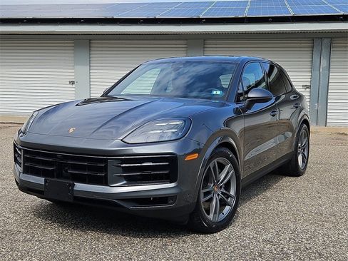 Used 2025 Porsche Cayenne image 1