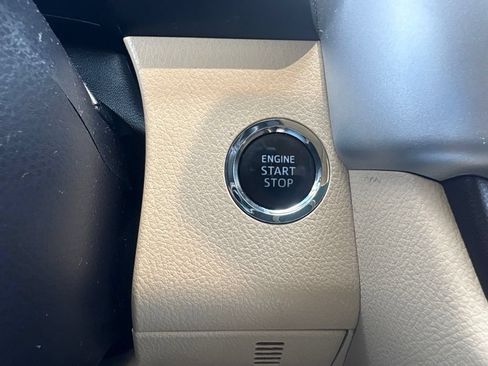 Used 2015 Toyota Highlander Limited Platinum FWD image 26