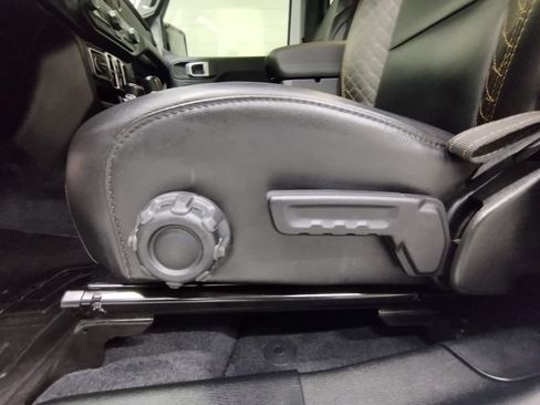 Used 2020 Jeep Wrangler Unlimited Sahara AWD/4WD image 30