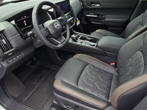 New 2026 Nissan Pathfinder Platinum image 14