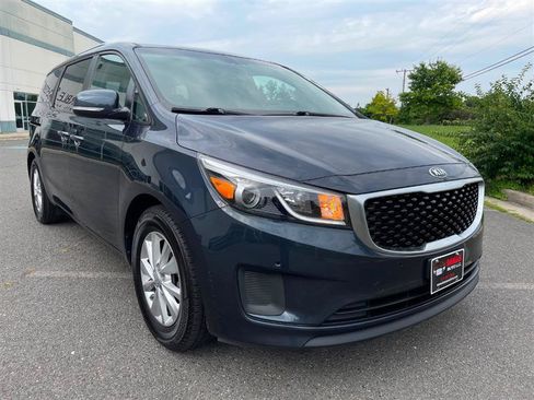 Used 2017 Kia Sedona LX w/ LX Essentials Premium Package FWD image 13