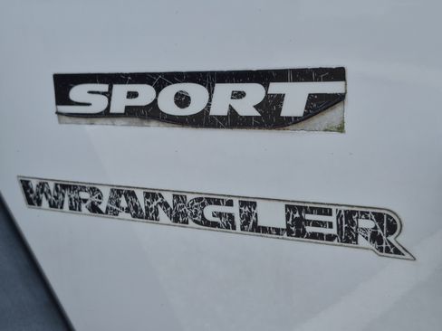 Used 2013 Jeep Wrangler Sport w/ Connectivity Group AWD/4WD image 12
