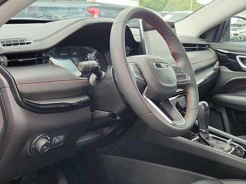 Used 2022 Jeep Compass Trailhawk AWD/4WD image 12