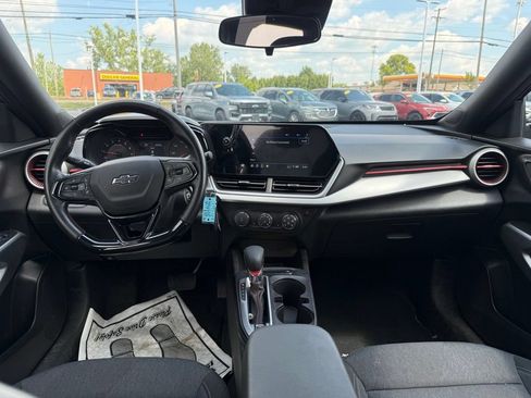 Used 2024 Chevrolet Trax RS FWD image 4