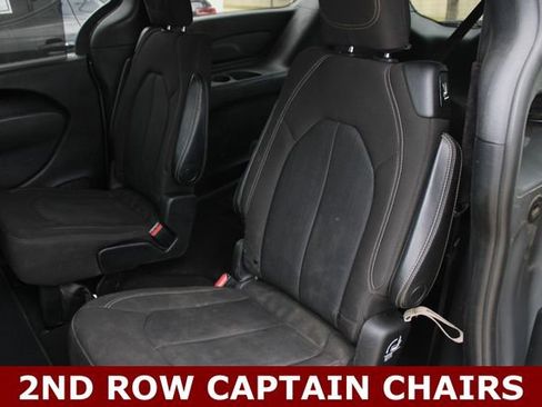 Used 2020 Chrysler Pacifica Touring w/ Advanced Safetytec Group FWD image 7