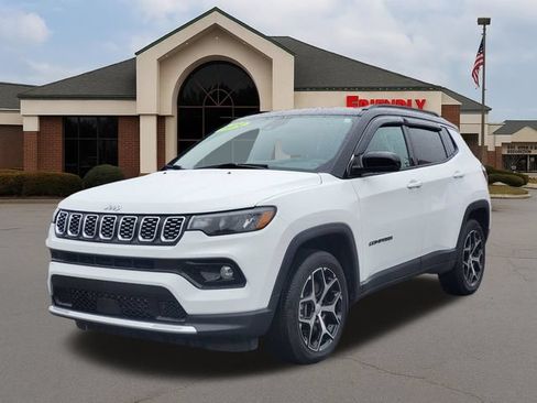 Used 2024 Jeep Compass Limited AWD/4WD image 2