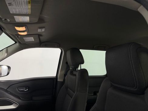 Used 2022 Nissan Frontier SV image 21