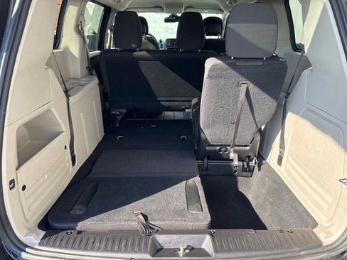 Used 2018 Dodge Grand Caravan SE w/ UConnect Hands-Free Group image 31