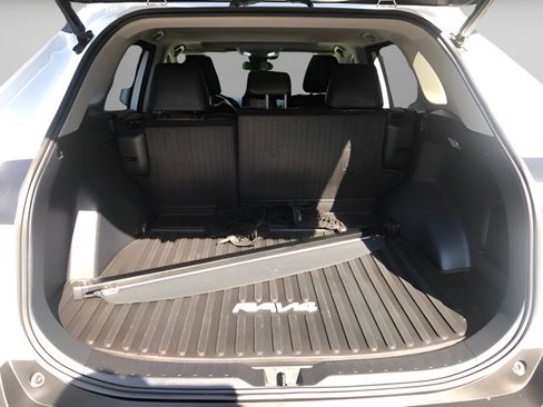 Used 2020 Toyota RAV4 XLE w/ Convenience Package AWD/4WD image 9