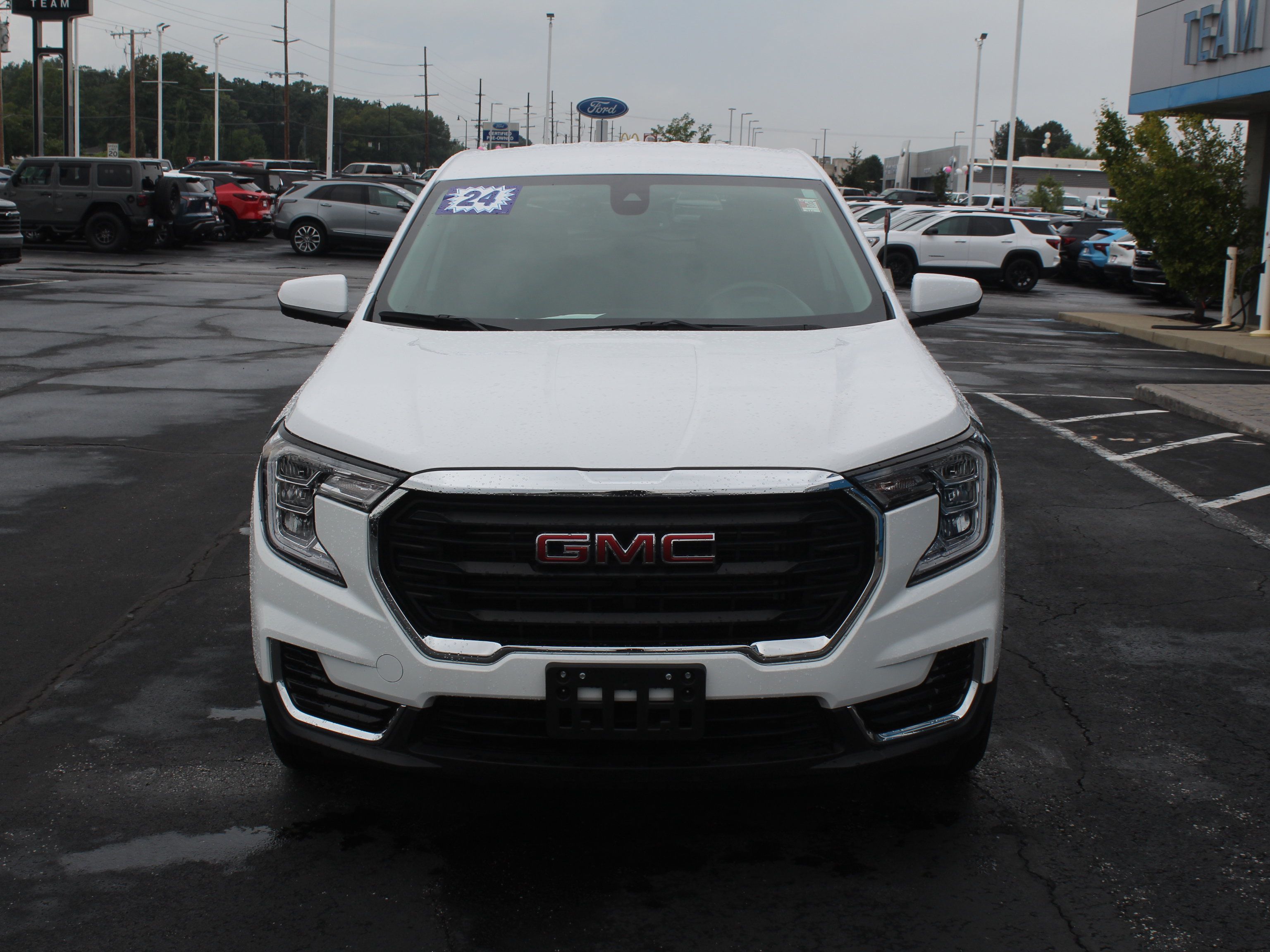 Used 2024 GMC Terrain SLE AWD/4WD image 10