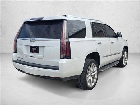 Used 2019 Cadillac Escalade Luxury image 5