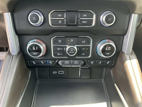 Certified 2022 GMC Yukon SLT w/ SLT Premium Package AWD/4WD image 35