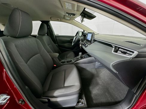 Used 2025 Toyota Corolla LE image 28