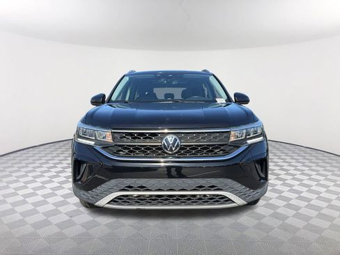 Used 2023 Volkswagen Taos SE w/ Panoramic Sunroof Package image 2