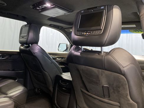 Used 2016 Cadillac Escalade Platinum image 42