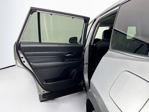 Used 2025 Toyota Grand Highlander AWD image 26