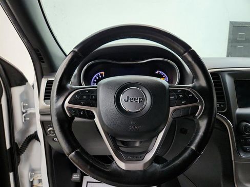 Used 2021 Jeep Grand Cherokee Laredo image 18