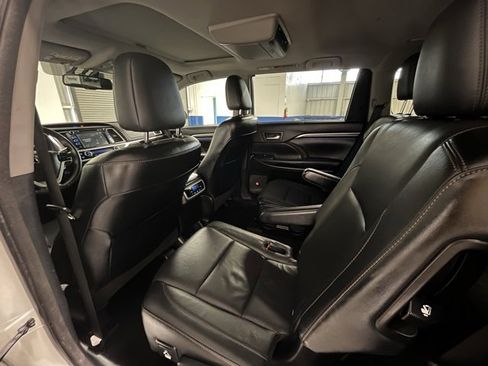 Used 2015 Toyota Highlander Limited image 15