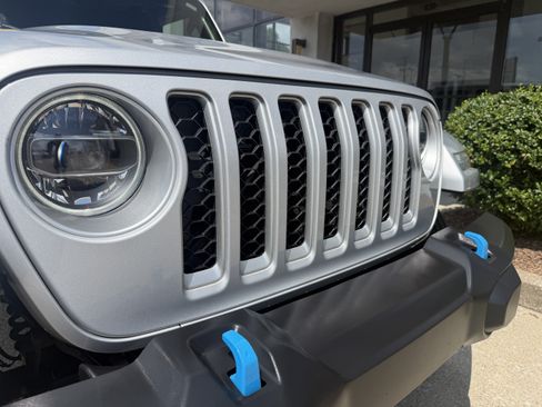 Used 2022 Jeep Wrangler Unlimited Sahara w/ Cold Weather Group AWD/4WD image 26