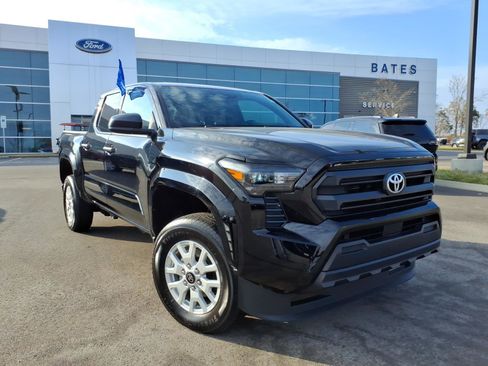 Used 2024 Toyota Tacoma SR image 1