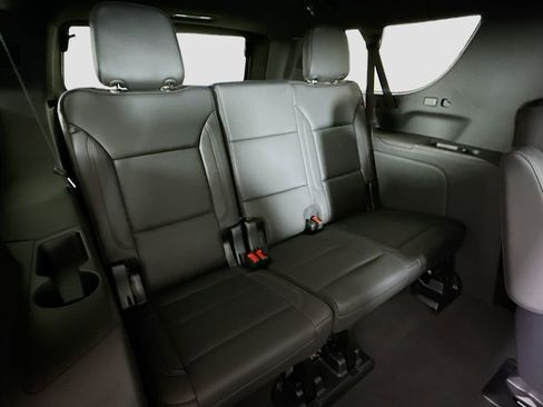 Used 2025 Chevrolet Suburban High Country AWD/4WD image 28