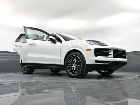 New 2026 Porsche Cayenne Base image 37