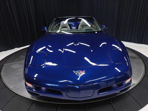 Used 2004 Chevrolet Corvette Convertible w/ Preferred Equipment Group RWD image 37