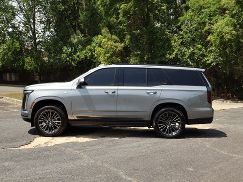 Certified 2026 Cadillac Escalade Platinum Sport w/ LPO, Floor Liner Package AWD/4WD image 3